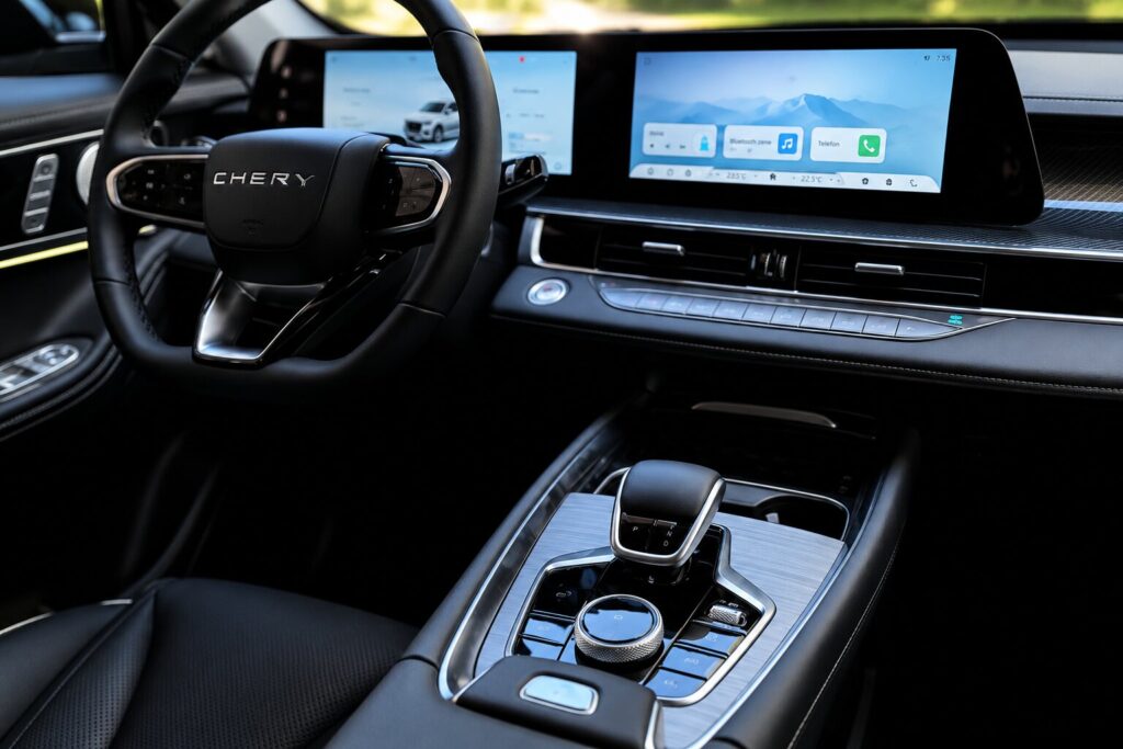 Chery Tiggo 7 digitális műszerfala, központi kijelzője és középkonzolja.