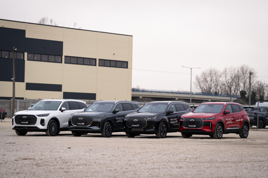 Chery Tiggo 4, 7, 8 és 9 modellek sorban, oldalnézethez közeli beállításban.